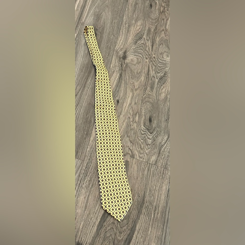 Paolo Gucci Tie yellow and navy blue 100% silk.